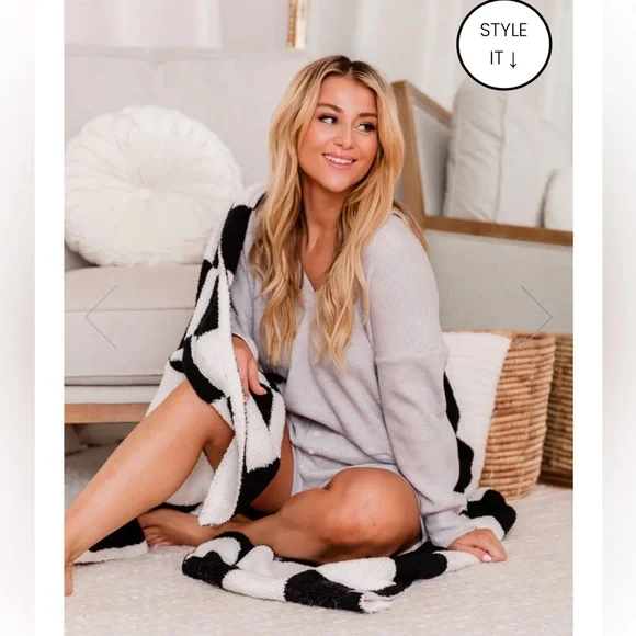 Pink Lily Black White Checkered Ultra Soft Throw Blanket NWT - Picture 5 of 9